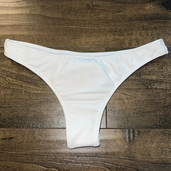 NWOT Swimwear Cheeky Bikini Bottoms - made in Dominican Republic - Picture 2 of 4